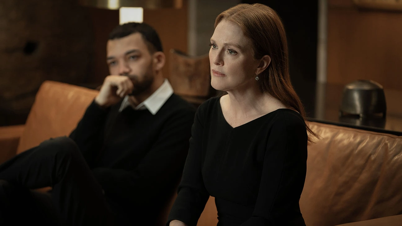 Julianne Moore no filme Sharper - Uma Vida de Trapaças